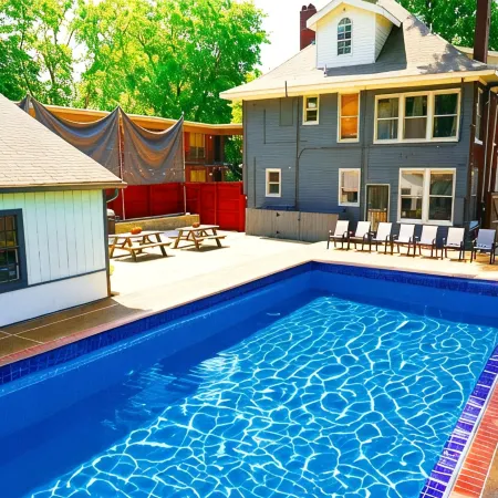 4 Bedroom Memphis Historic Home and Summer In-ground Swimming Pool