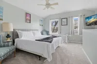 Spacious 2 Bed2 Bath Guest Suite Apt with HOT TUB and EV Charging - 3성급