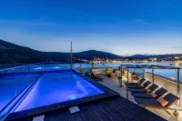 Beachfront Luxury Villa - balcony