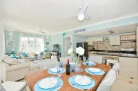 Playa Turquesa D-301 Premier Beachfront Ocean View 100mbps Wifi - 2-Sterne