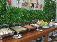 Penginapan Intan Bandara Hotels in Katapiang