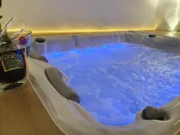 Suite 6 - Hot Tub