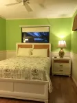Fun Fishing & Kayaking-Private Home on Canal-Relaxing W/Pool & Spa-WiFi-Near All - 프라이빗 풀
