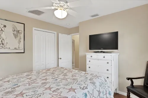 🍹🌞 Getaway Paradise! Heated Pool, TV Patio, Fenced, Wifi, Near Beaches! - 2-Star