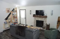 Charming quiet 2-bedroom house set in a cedar forest in welcoming Fish Creek - 3 stjerner