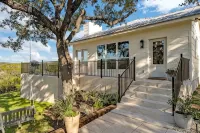 Gorgeous Home with Hot Tub 5Min from the River