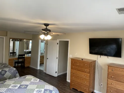 Spacious & Comfortable Home, Water Access Near Beach, Restaurants & Hampton Univ - Kitchens