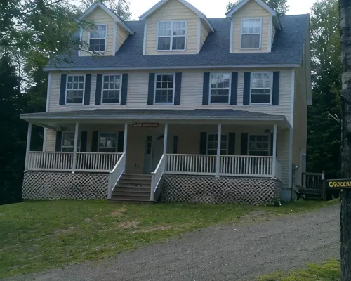 Large private luxury home with outdoor hot tub Hotels in Rangeley