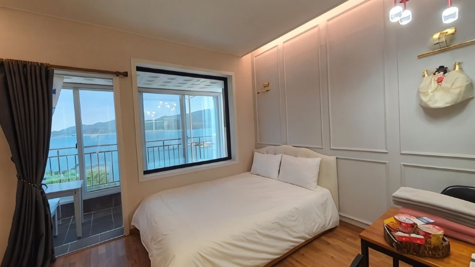 Namhae Kkum Ae Geurin Spa Pension