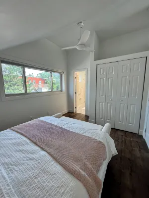 Adorable Carriage House Apartment in the Heart of Denver - Apartments
