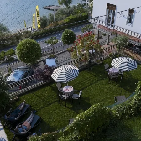Albergo Villa Edera Отели в г. Мальчезине