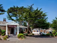 Lighthouse Lodge & Cottages