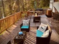 Secluded riverfront RV 7 Miles from Glacier National Park! Hotels in Coram