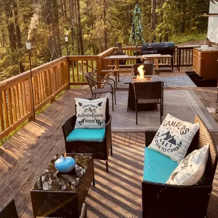 Secluded riverfront RV 7 Miles from Glacier National Park! Отели в г. Корам