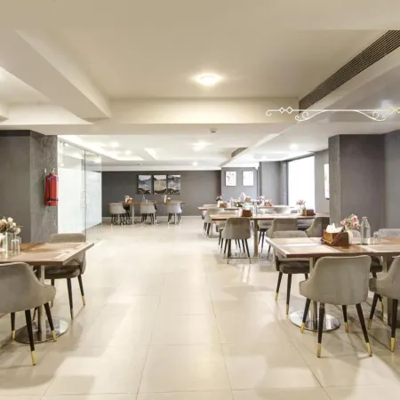 Saltstayz Select - Golf Course Road & Sector 57