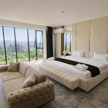 Hotel Aram Baland Hotel 13th floor