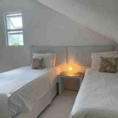 Wake Up At Paradise Rooms