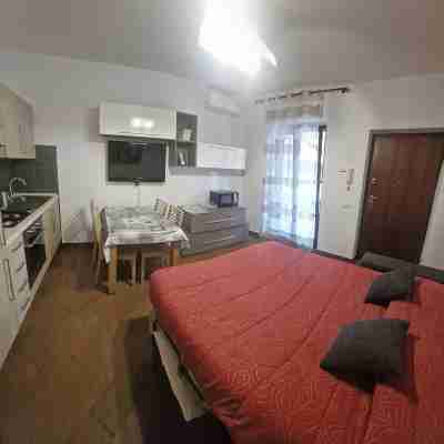 Apartment 5 min from Airport, Self Check-in h24, Private Garden, Wi-Fi, A/C, TV Rooms