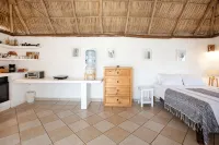 Charming rooftop bungalow 1 block from the beach!
