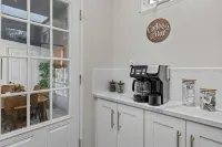 Walk to Restaurants, Cafes & Park - Bungalows