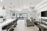 Brand New Luxury Pool & Spa Home Near Beach! - 무료 와이파이