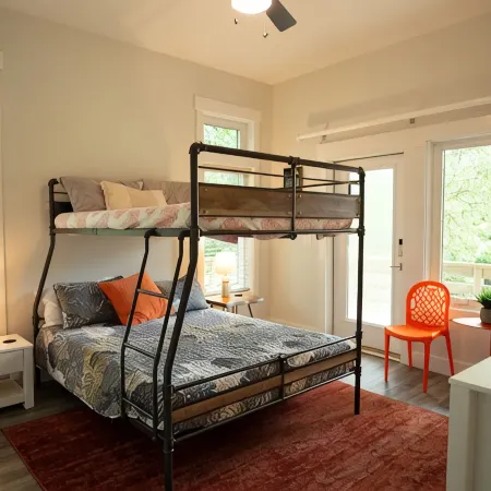 Modern Soundfront Studio, Pier access, Sunsets, Fishing, Watersports, Beach