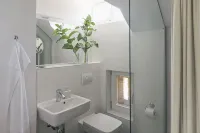 REMISE STUDIO: Garden view, balcony and water access - Apartments