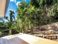 Private Stone House Hotels in Cannonvale