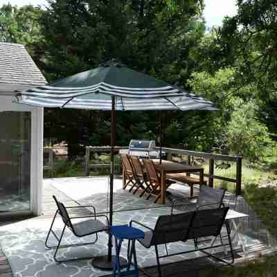 Cape Cottage with 5 beds, large deck, and less than 10 minute walk to the beach! Hotel Exterior