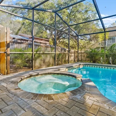 Heated Saltwater Pool & Spa l Family Friendly l Near Beaches & Clearwater