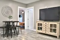 Family-Friendly Lakewood Home 4BR, Full Kitchen & Yard!