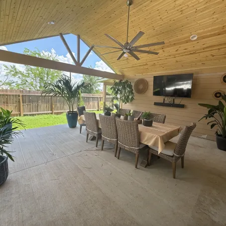 Spacious 6-bedroom 1 story house in fantastic Cypress with WiFi, AC