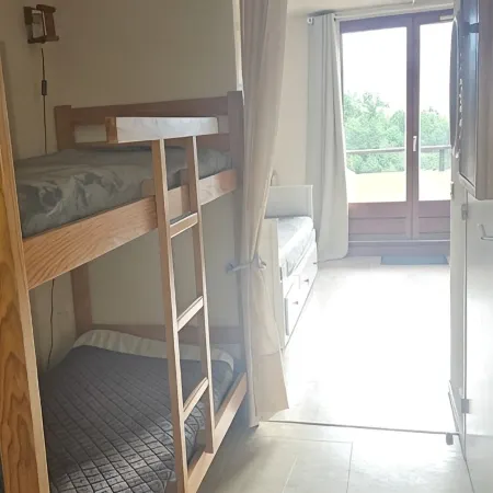Mountain-view apartment sleeps 6