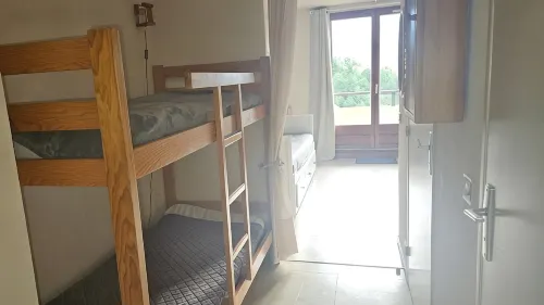 Mountain-view apartment sleeps 6