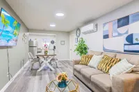 M3-Detached house 2 bedroom 1 bathroom close Old Town Monrovia kingsize-bed! - Wi-Fi