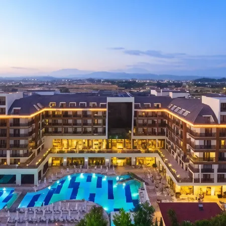 Glamour Resort & Spa