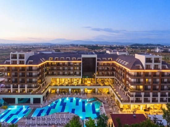 Glamour Resort & Spa