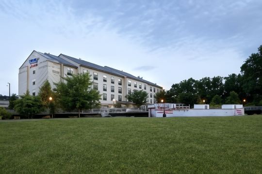 Fairfield Inn & Suites Cumberland