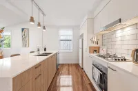 Contemporary Cute! 2bed/1bath/1car~house~10min CBD - 2-نجوم
