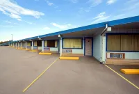 Travelers Inn - parking