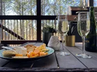 FIRST KISS: A Modern Romantic Luxury Couples Cabin - Homestays