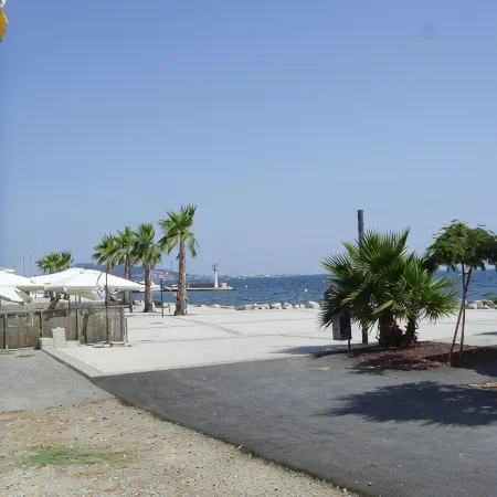 Beachside sea views, aircon, internet, modern, private parking