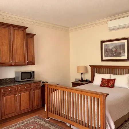 The Inn at Houndslake