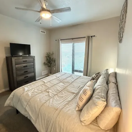 Comfortable 1 Bedroom, Gym, Social Room, Balcony