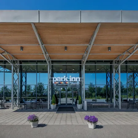 Park Inn by Radisson Oslo Airport Hotel West