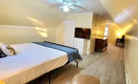King Bed and 2 Full Baths, Fully Fenced Yard and Close to Highway