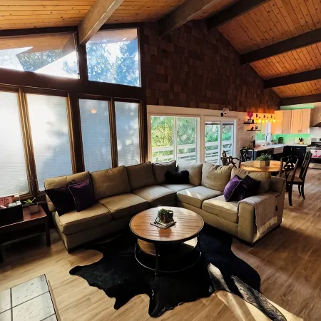4 Bedroom Family Cabin • 5 Min Stroll to Lake Gregory!
