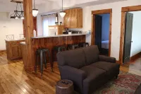 Great location right off Mass - Hot Tub