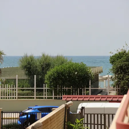 Ostia-apartment 50 mt from the beach, near historic center-sea view