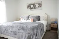 Townhouse mins to UofL & Churchill Downs/hot tub - 2-Star